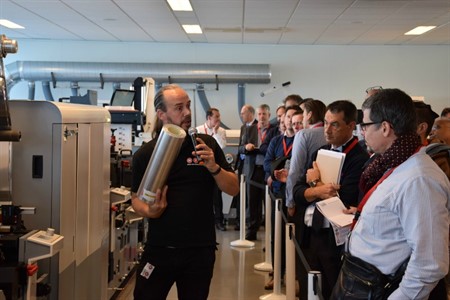 3_Hans-Poortinga-demonstrates-the-hybrid-EF-SYMJET-press-at-Hybrid-Demo-Days-2018_450x300.jpg